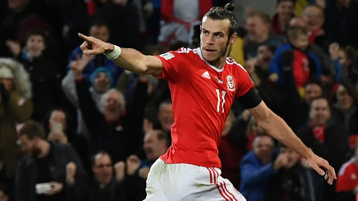 Podczas kręcenia reklam dla jednego ze sponsorów Gareth Bale został zapytany o dosyć delikatną kwestię. Miał wskazać najlepszego zawodnika, z kiedykolwiek dzielił szatnię. Walijczyk zaskoczył i nie wskazał kolegi z Realu Madryt, trzykrotnego zdobywcy Złotej Piłki Cristiano Ronaldo.