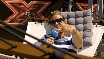 Nagyon jól nyomja a németet: így bohóckodik az X-Factorban Istenes Bence – videó