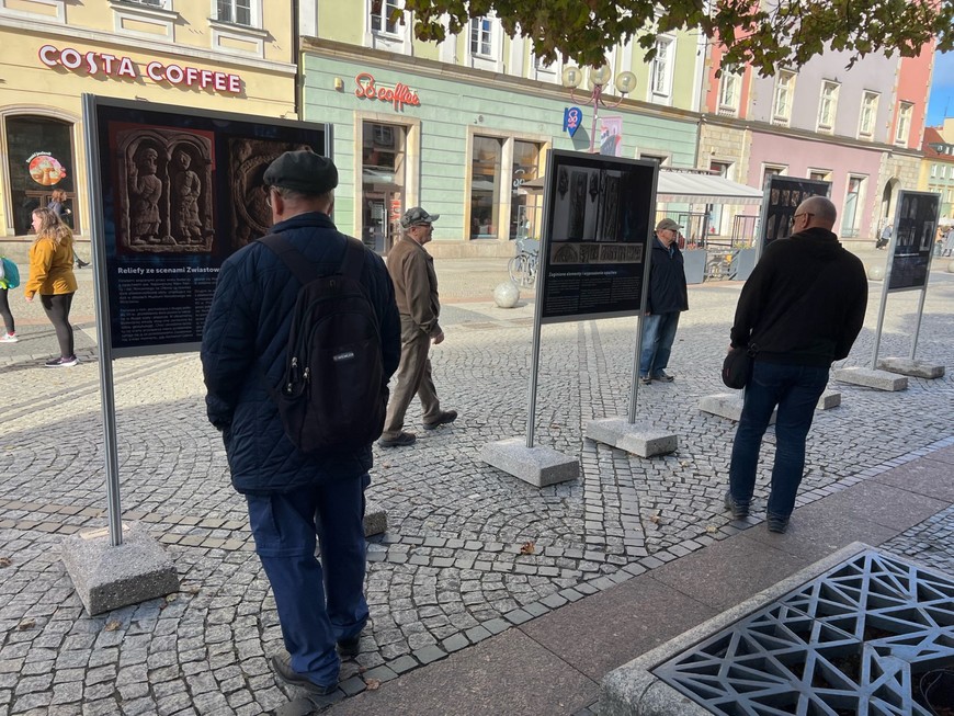 Wystawa cieszy się dużym zainteresowaniem