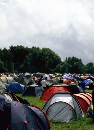Rengeteg sátor maradt a Sziget-fesztiválozók után, kreatív módot találtak a  hasznosításukra - Noizz