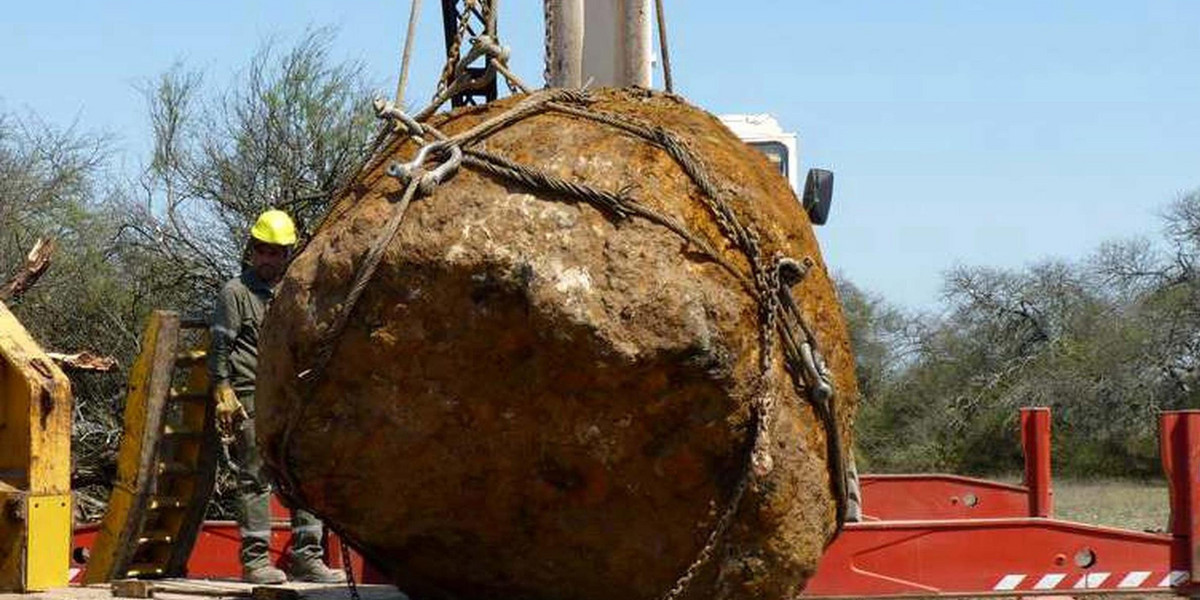 30-tonowy meteoryt Gancedo został wydobyty z ziemi na terenie regionu El Chaco w Argentynie.