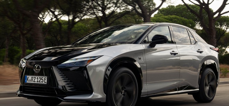 Nowy Lexus wjeżdża do Polski. Jest duży, wygodny i szybki. Ile kosztuje?