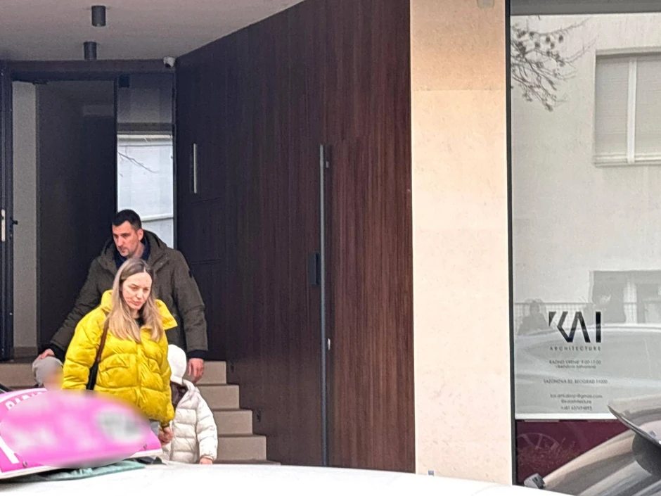 Milko Bjelica sa ženom i decom nakon drame na Vračaru