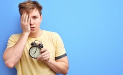 Nie wysypiasz się? Ucierpią twoje… dziąsła