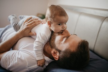 4 hónapra bővülhet az apasági szabadság