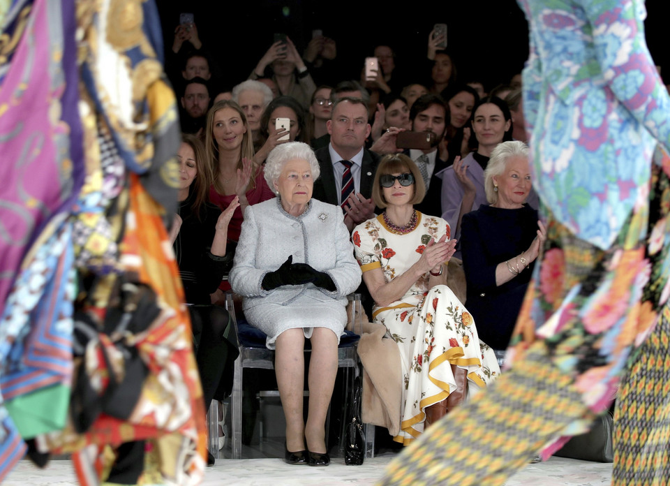 Królowa Elżbieta i Anna Wintour