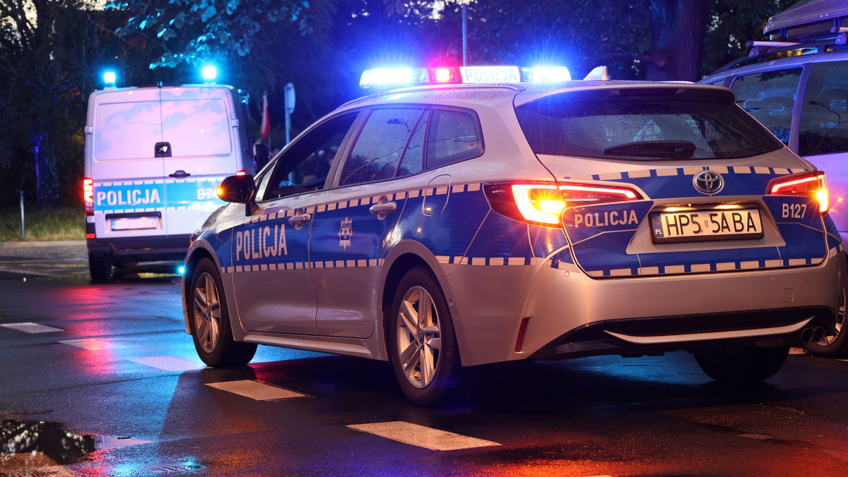 Tragiczny wypadek w Bydgoszczy. Mężczyzna potknął się i wpadł pod samochód