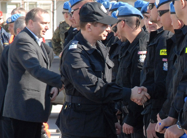 Policjanci w Kosowie skarżą się Schetynie