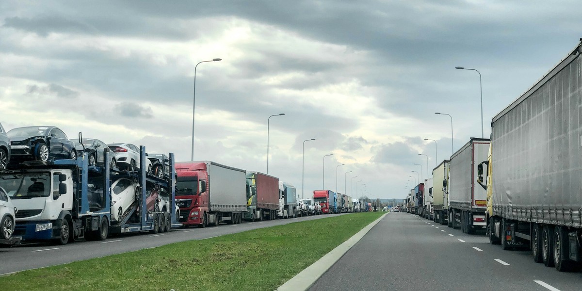 Protest przewoźników spowodował gigantyczne kolejki na granicy polsko-ukraińskiej. Przemyśl, 8 listopada 2023 r.