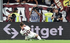 Piątek zapewnił zwycięstwo Salernitanie, Milik 'wyleciał' z boiska [WIDEO]