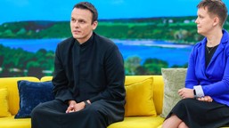 znany ksiądz o koszyczkach wielkanocnych polaków. "to nie jest miejsce na..."