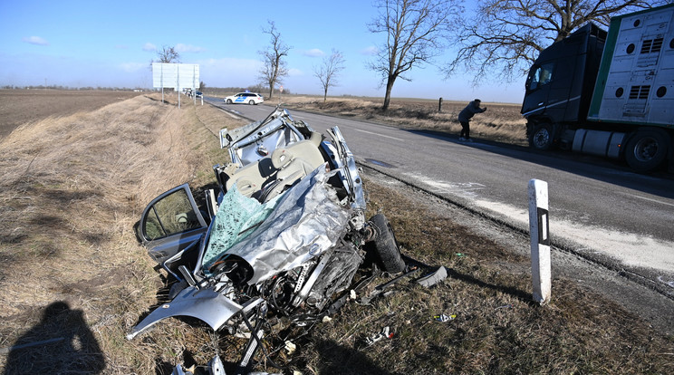 Halálos baleset történt Ceglédnél / Fotó: MTI/Mihádák Zoltán