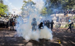 Antyrządowe protesty na Sri Lance. Prezydent uciekł do Singapuru