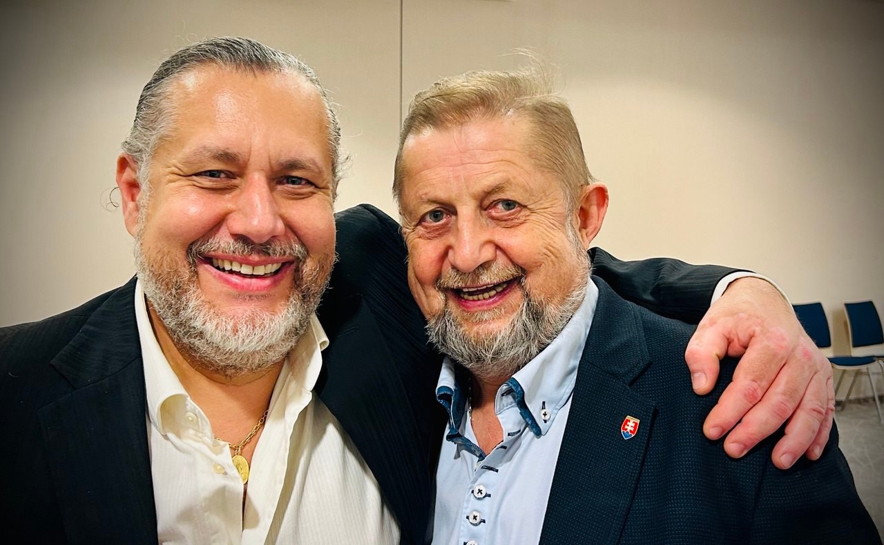 Hudobník Oskar Rózsa a Štefan Harabin.