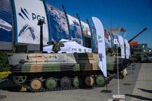 Czołg Leopard 2PL, dron Bayraktar, armatohaubica Krab. Oto sprzęt z targów MSPO 2022 [ZDJĘCIA]