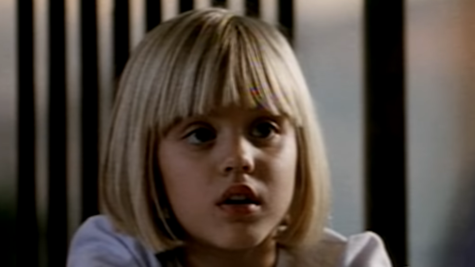 Kaley Cuoco vo filme Pohyblivý piesok