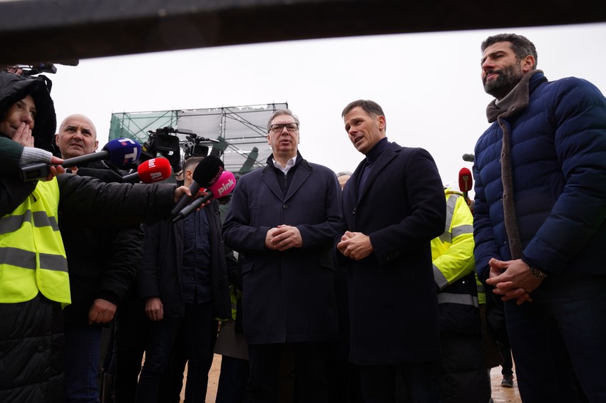 Predsednik Srbije Aleksandar Vučić obilazi radove na izgradnji Novog savskog mosta