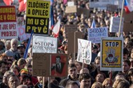 Czechy, Praga. Antyrządowa manifestacja w przededniu rocznicy aksamitnej rewolucji