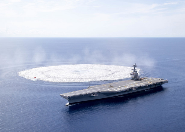 Wybuch w pobliżu lotniskowca USS Gerald R. Ford