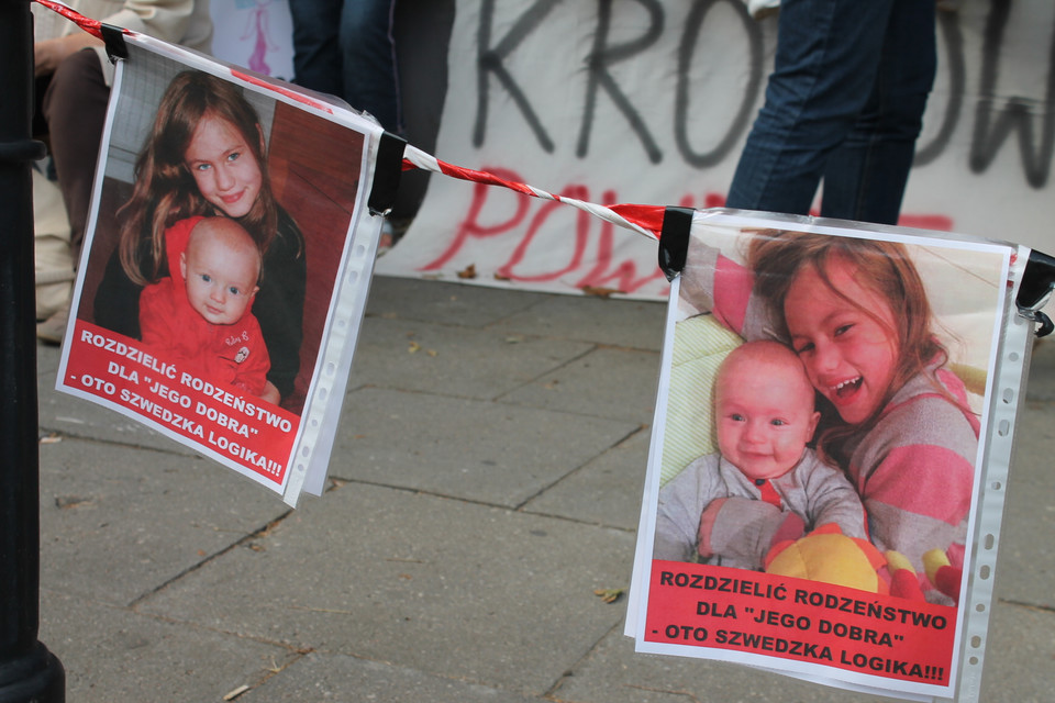 Matka walczy o dziecko protest przed Ambasadą Szwecji. Piotr Halicki3