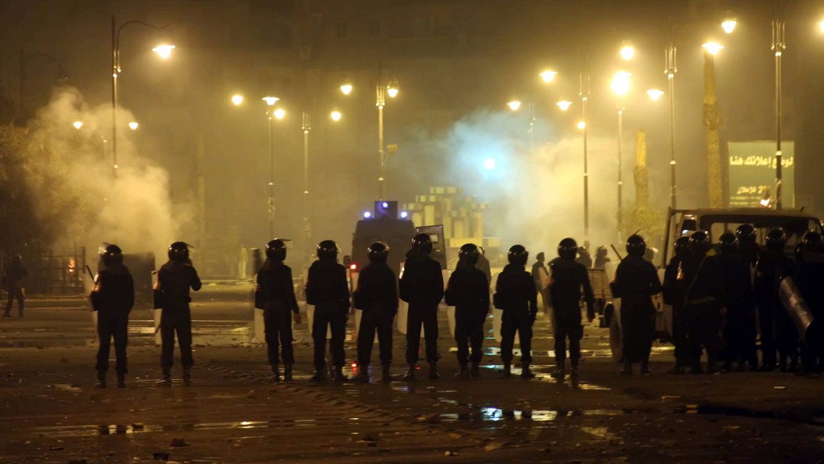 Jeden z uczestników antyrządowych demonstracji został zabity przez policję w mieście Asz-Szajch Zuwajjid na północy półwyspu Synaj - poinformowali naoczni świadkowie.