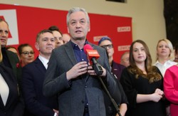 Biedroń po słowach Dudy: Ocieplił nasze stosunki z Moskwą