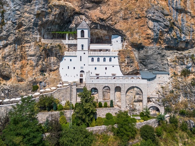Koliko košta krštenje u manastiru Ostrog