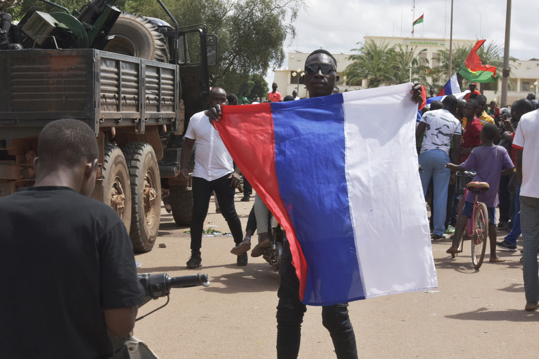 Zwolennicy Ibrahima Traore na demonstracji przeciwko Francji, 2 października 2022 r.
