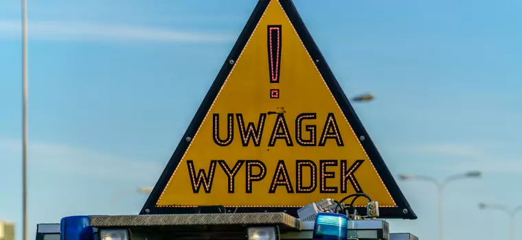 Auto wypadło z drogi. Zatrzymanie krążenia u kierowcy