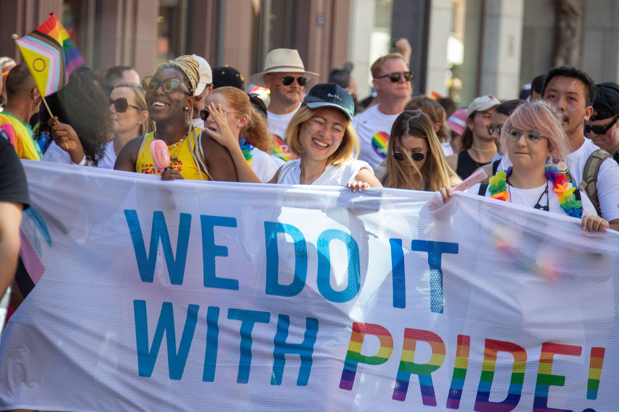 8000 Menschen feiern CSD in Frankfurt für Toleranz