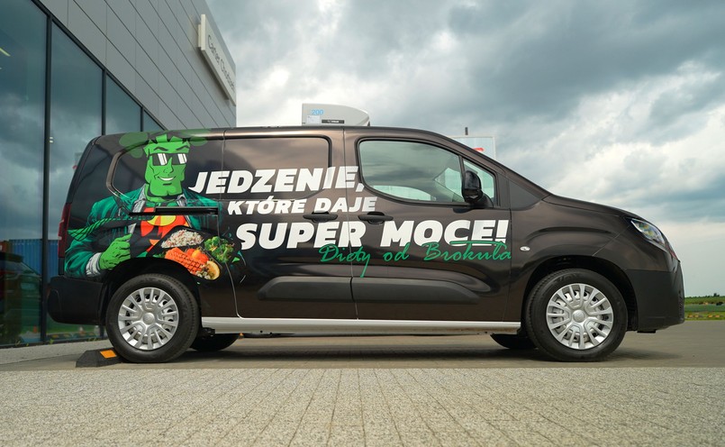 Toyota Proace City z zabudową izotermiczną we flocie cateringu Diety od Brokuła