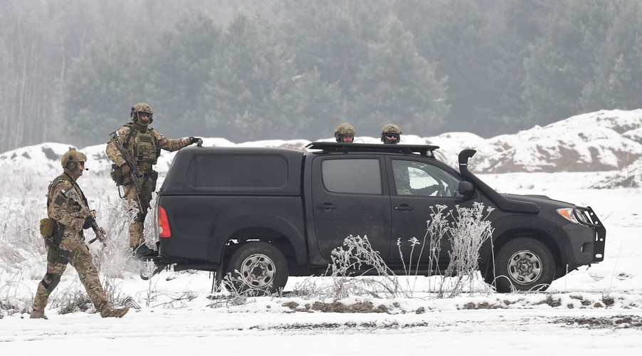 ANTONI MACIEREWICZ W ZIELONCE. POKAZ AKCJI KOMANDOSÓW I PREZENTACJA ŻOŁNIERZY OBRONY TERYTORIALNEJ
