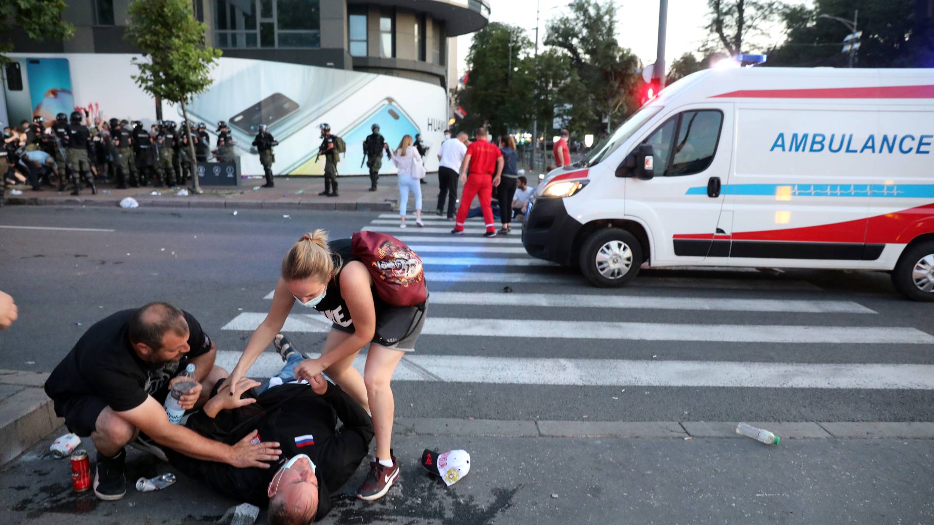 Nakon Sergeja, napadnut i Boško Obradović, opšti sukob policije i protestanata