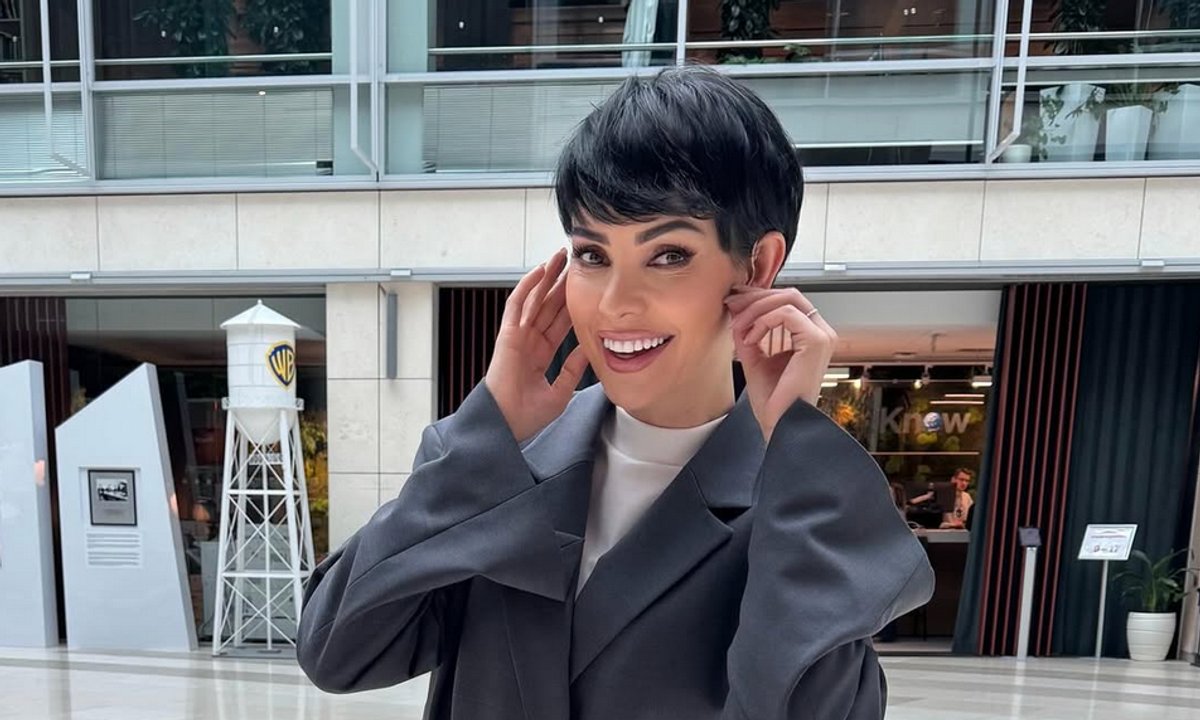 Dorota Gardias w puchowej kurtce. Ten kolor to rzadkość na polskich ulicach