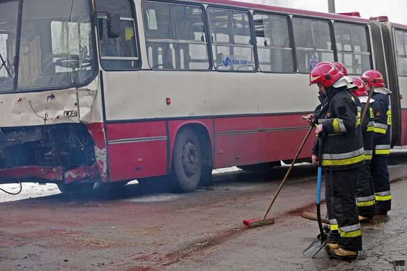 Wypadek autobusu linii 175. 13 rannych w Dąbrowie Górniczej