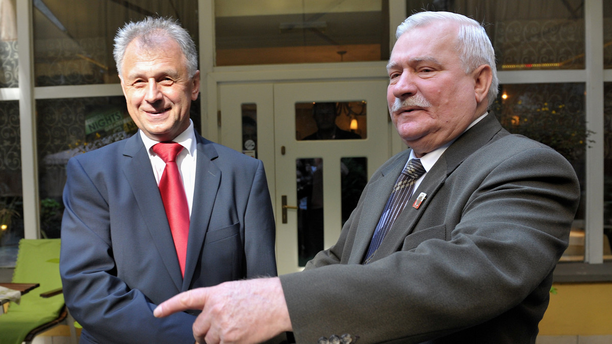 Były prezydent Lech Wałęsa uważa, że "po cichu" uda się zatrzymać nowelę ustawy o dostępie do informacji publicznej i poprawić ją tak, by była do zaakceptowania przez obie strony sporu w tej sprawie.