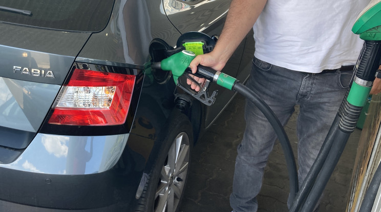 Hétfőtől újabb drágulás várja az autósokat az üzemanyagtöltő állomásokon /Fotó: Pozsonyi Zita