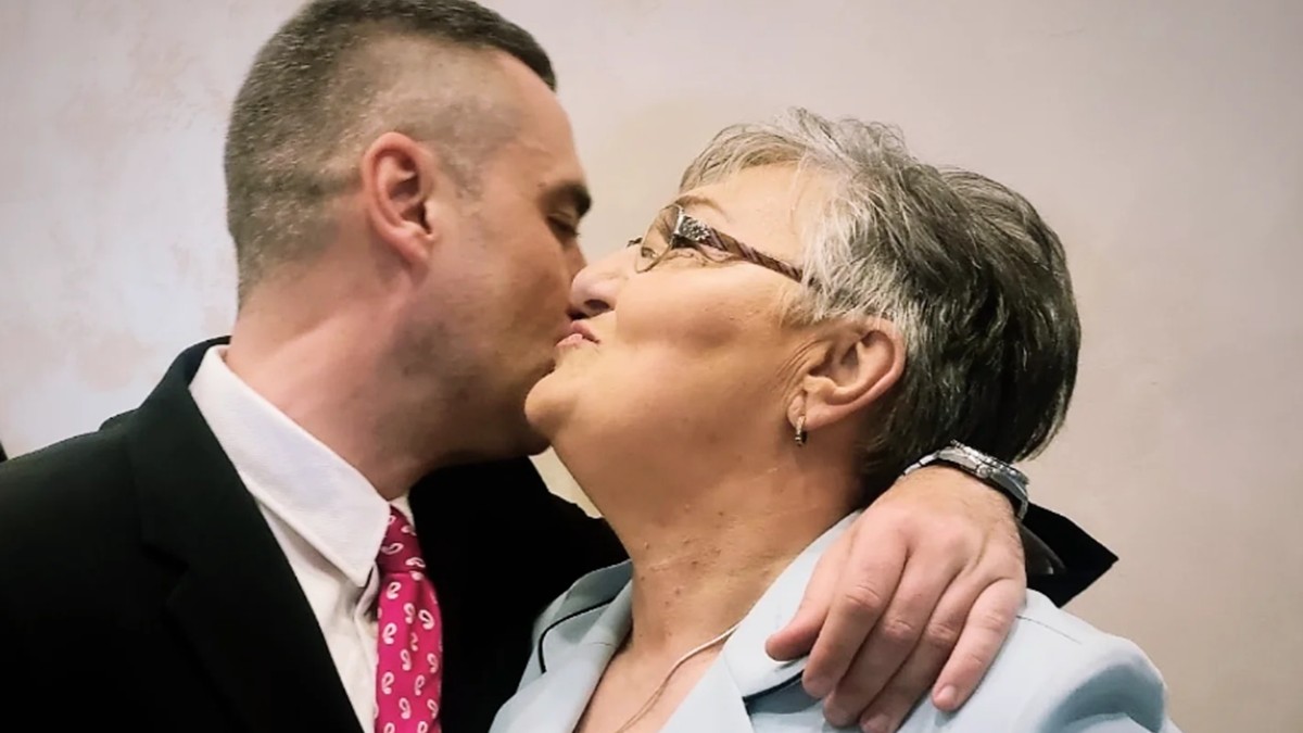 Aleksandar Požgaj sa majkom