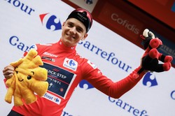 Evenepoel wygrał "czasówkę" i umocnił się na pozycji lidera