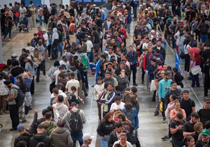 Migranti apliciraju za amnestiju u Lospitaletu de Ljobregatu, Španija, 21. aprila