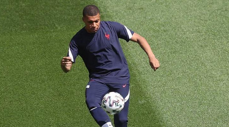 Mbappé kihagyta a büntetőt, Twitter oldalán írt szomorúságáról /Fotó: Zsolnai Péter