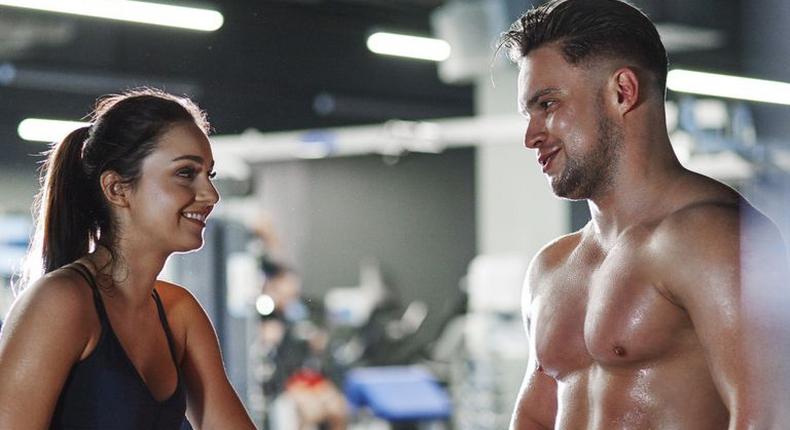 ___9171777___2018___12___5___22___smiling-man-and-woman-talking-at-the-gym-royalty-free-image-962630540-1544033734