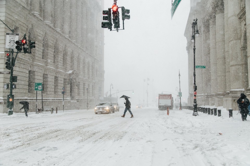 epa06416939_2 - epaselect USA WINTER STORM IN NEW YORK (Winter storm in New York)