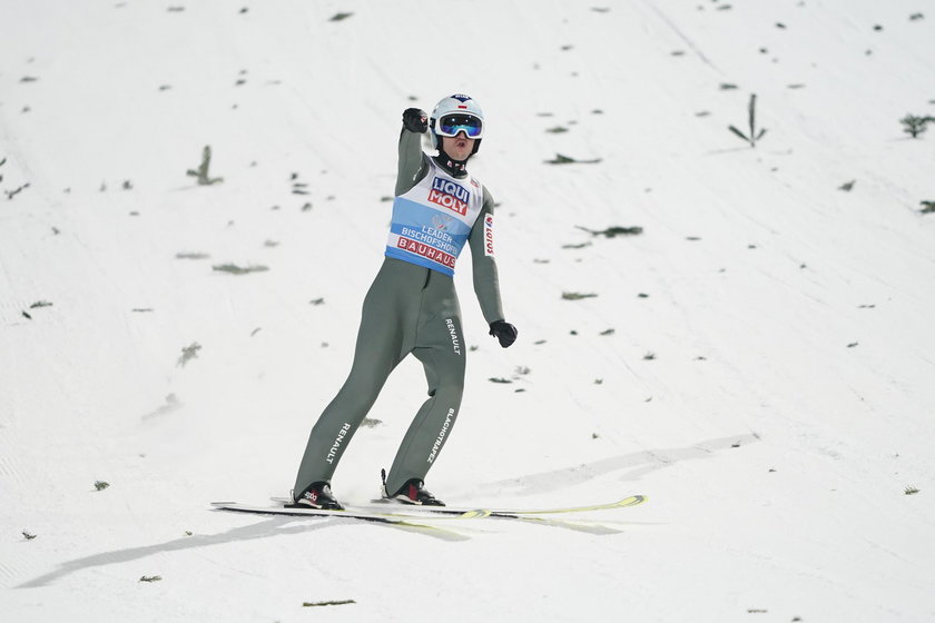 15 tysięcy euro (68 tys. zł) dostanie triumfator „Willingen Six”, czyli ten, kto zgromadzi najwyższą notę łączną w obu konkursach indywidualnych oraz obu kwalifikacjach.