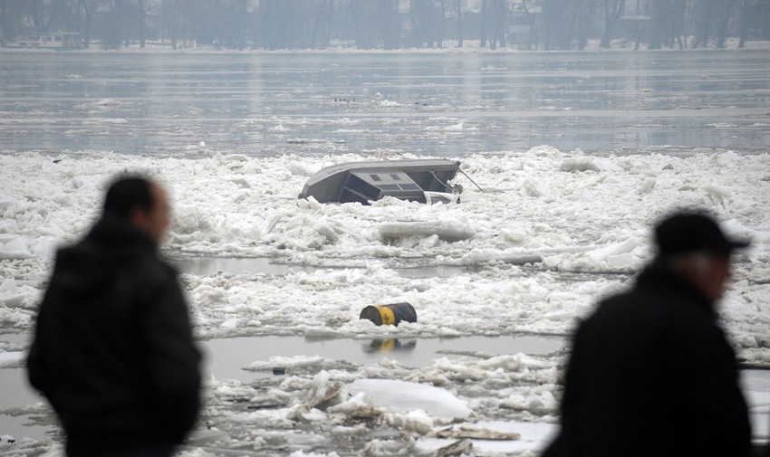 Smrznuti Dunav u Zemunu 2012.