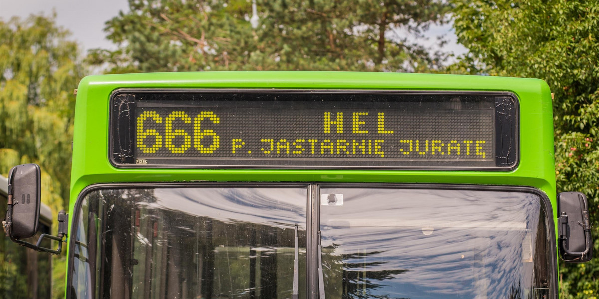 Hel. Linia 666 przegrała walkę z prawicą. "Szatański" autobus zmieni numer.