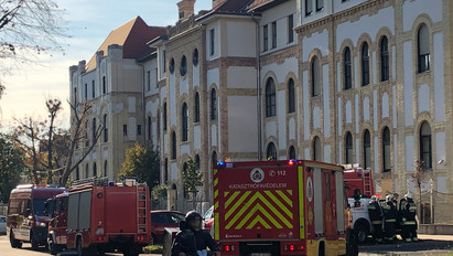 Tűzoltóautók vonultak ki az Uzsoki Utcai Kórházhoz – fotók