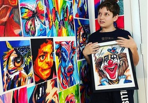 Autistični dečak iz Novog Sada Viktor Bevandi (12) slikama je oduševio Ameriku