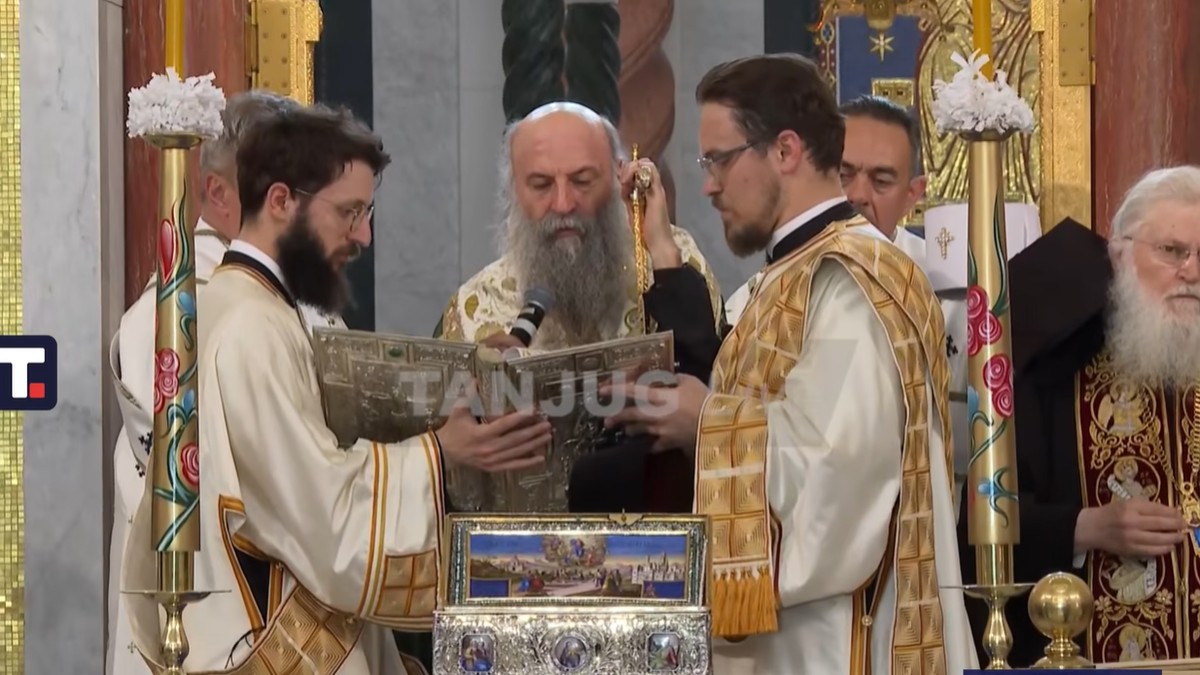 Porfirije na molebanu za ispraćaj Časnog pojasa Bogorodice
