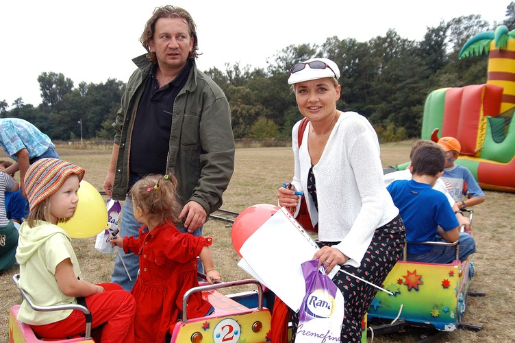 Paweł Królikowski i Małgorzata Królikowska z dziećmi